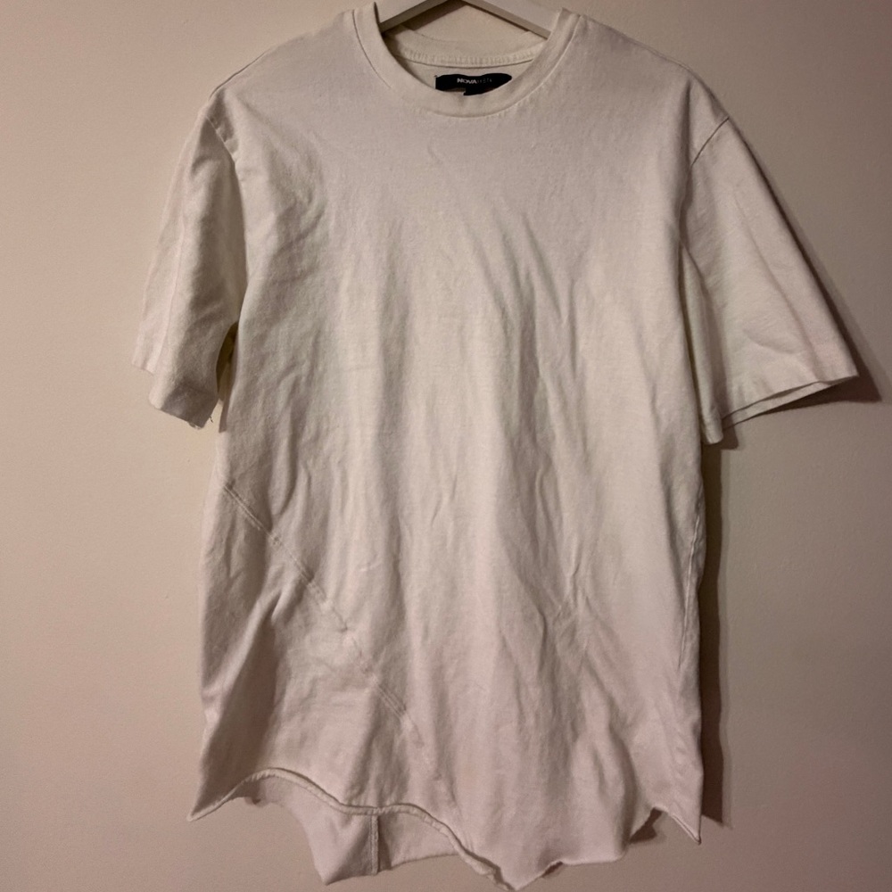 Fashion White with Designed Length Men's T-Shirt by FashionNova in Small size